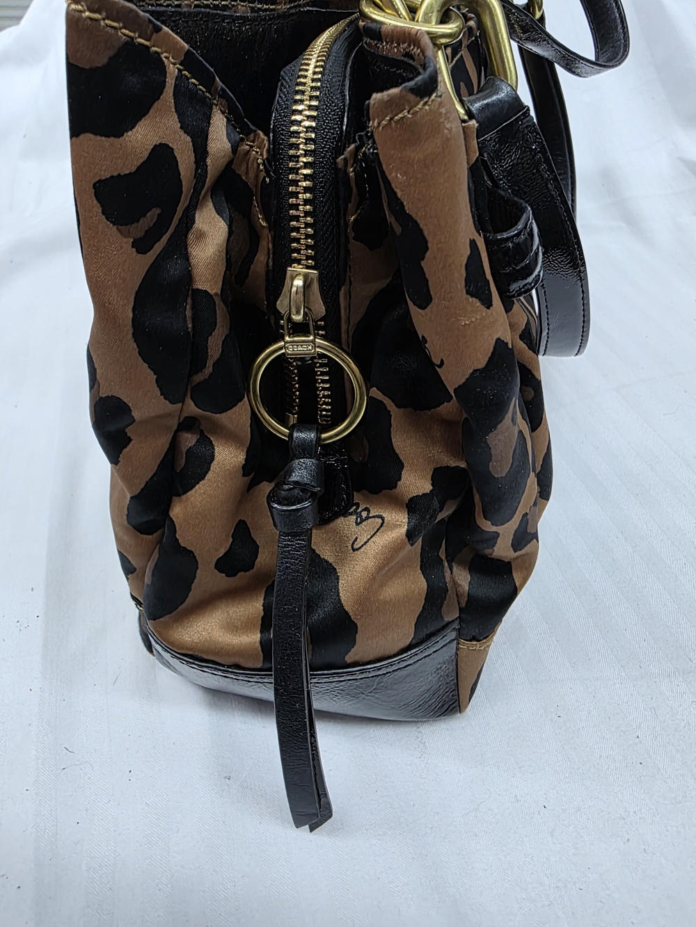 Coach Leopard-Print Shoulder Bag with Gold Hardware - Picture 5 of 13
